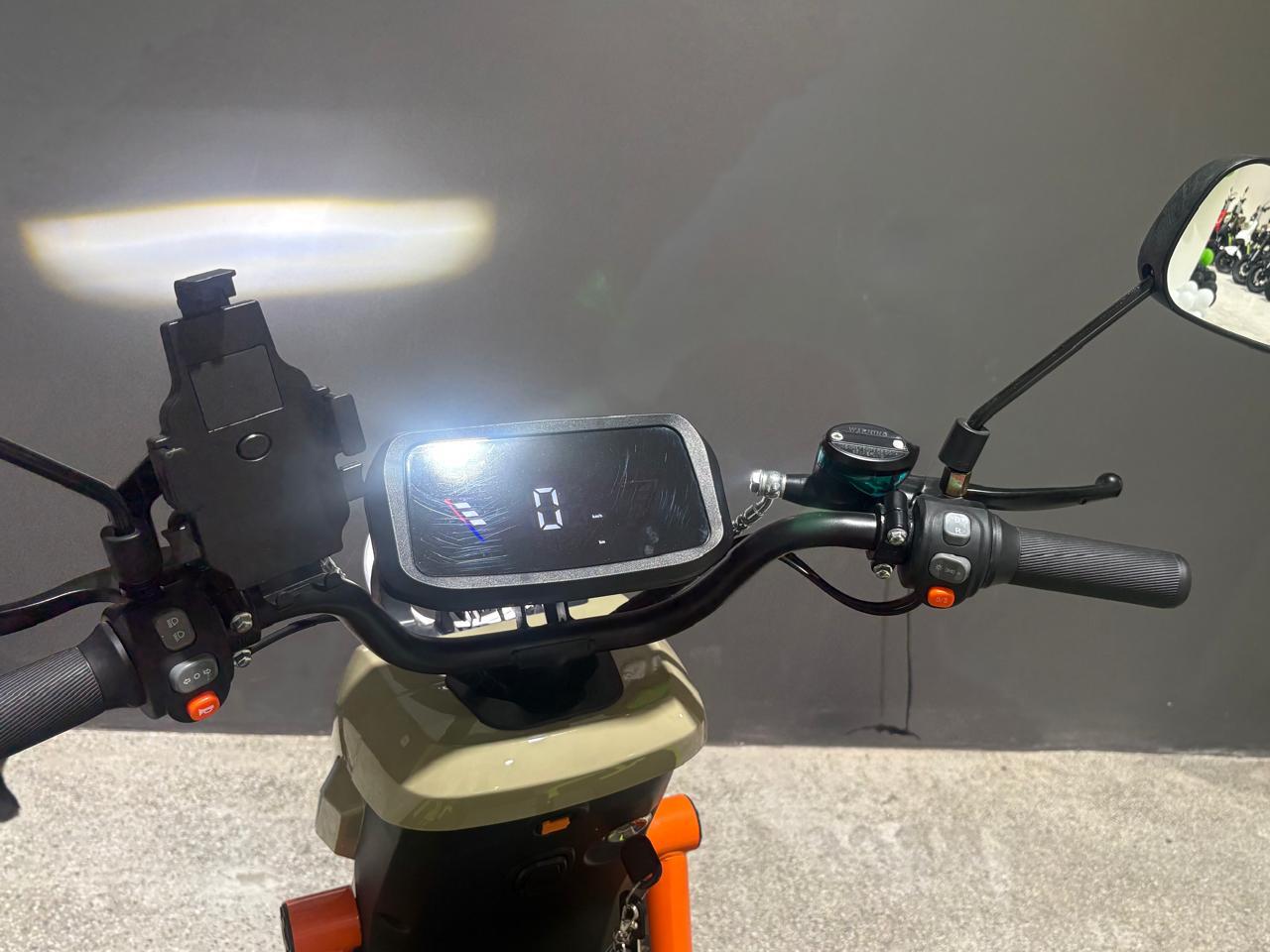 UVOLT AG8 — foto 3
