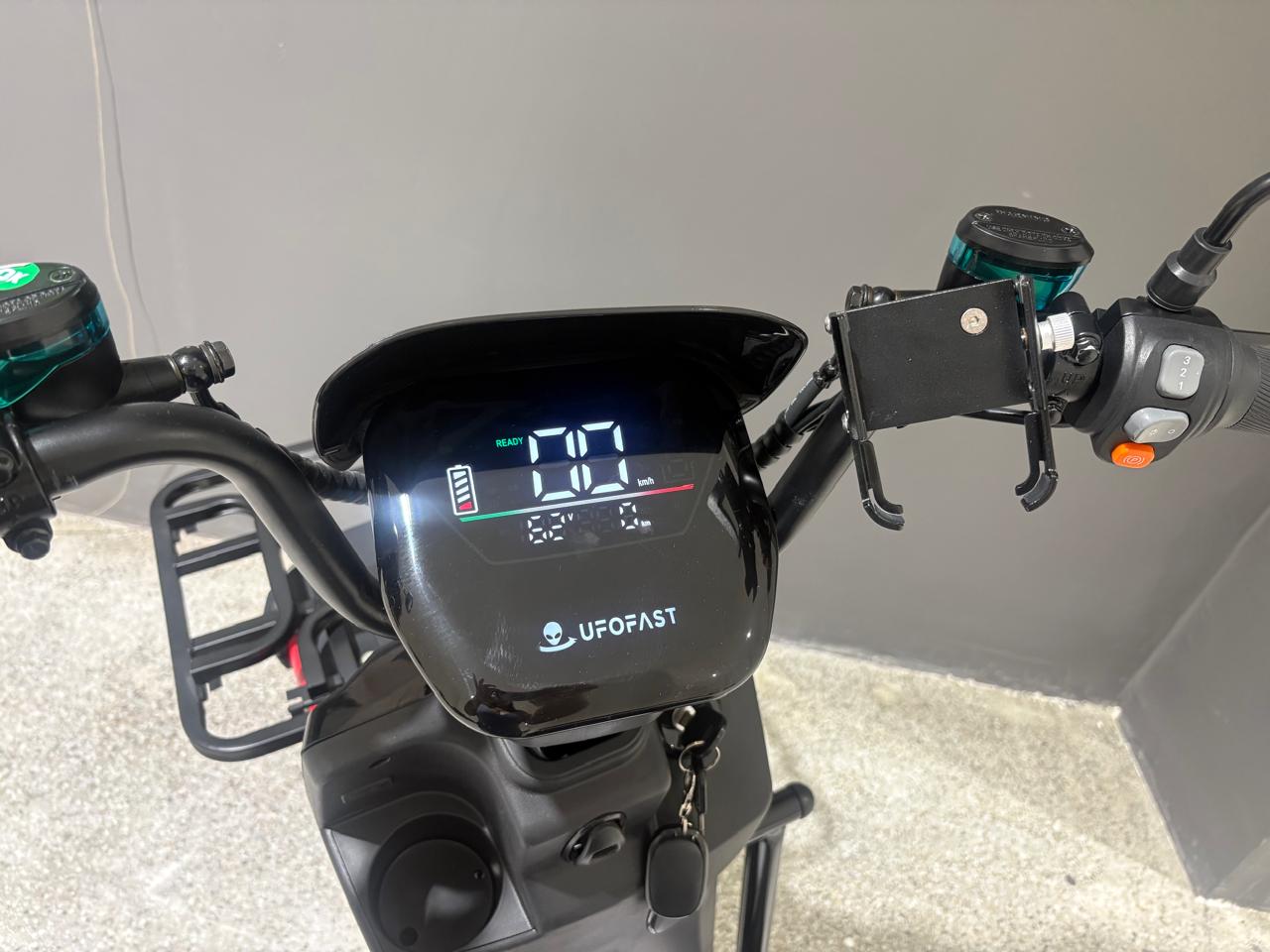 UVOLT CH01 — foto 2